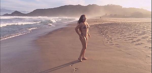 Cenas fantásticas da praia de naturismo mais linda do Brasil